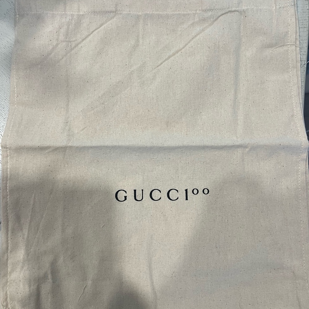 Gucci Dust bag from scarf has handles .Brand new !!!!